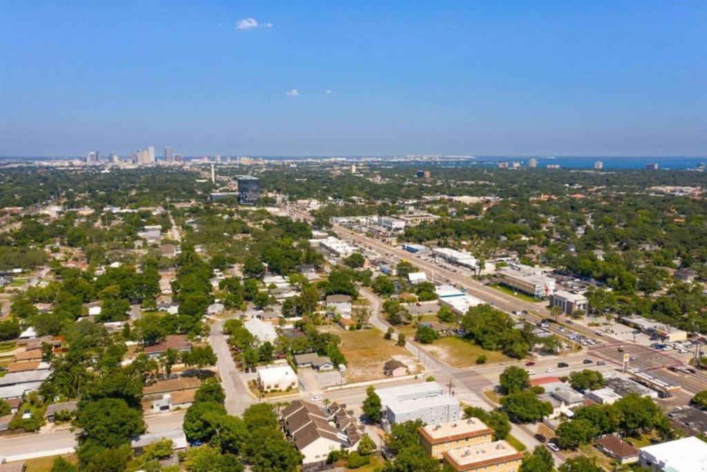 Modern Westshore Apartment Tampa Exterior photo
