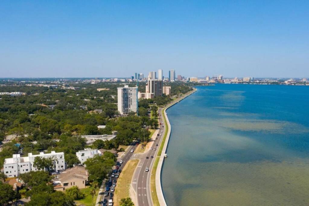 Modern Westshore Apartment Tampa Exterior photo